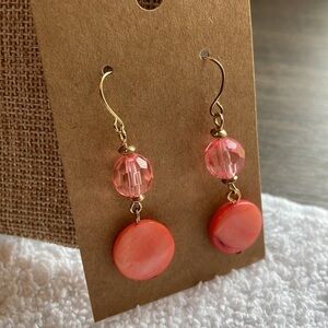 💐5/25 mother of pearl natural shell faceted acrylic bead gold tone dangle